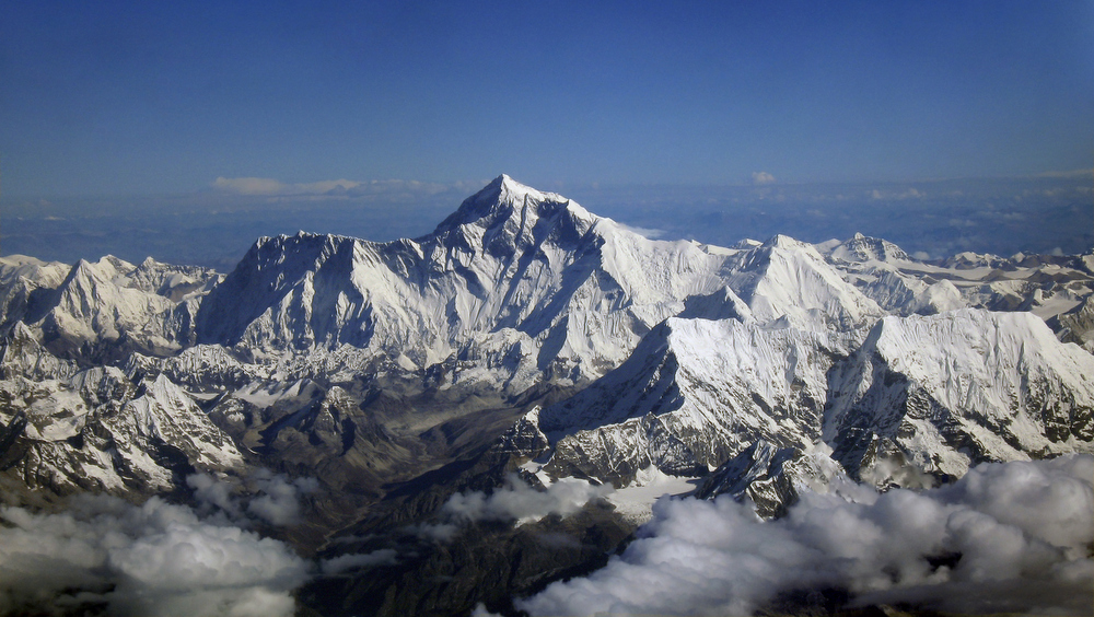 Mount_Everest_as_seen_from_Drukair2